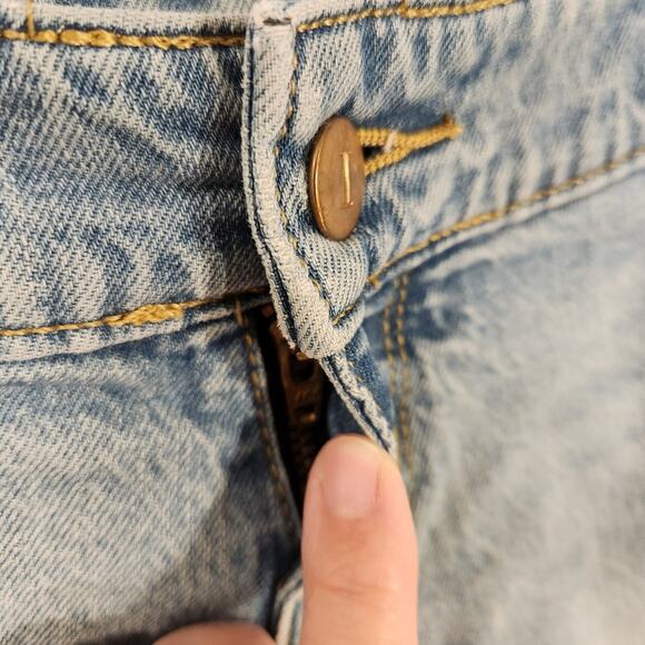 INGRID & ISABEL ISABEL Maternity Lt Wash Denim Distressed Shorts Boho Womens 2 - Picture 8 of 10